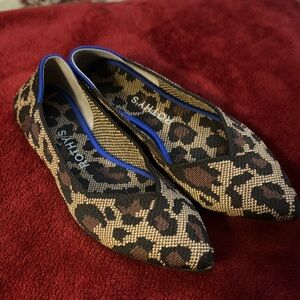 Almost new  Rothy’s in size 5.5 in leopard print!